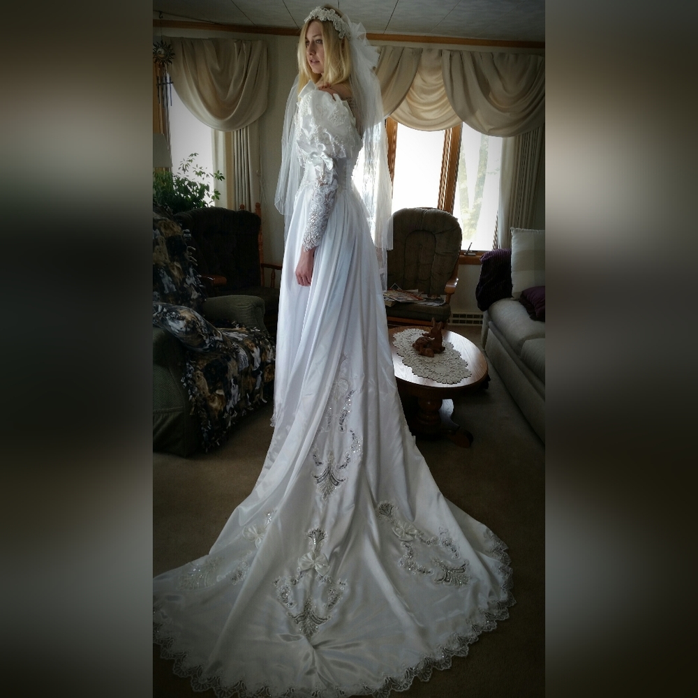 Sweetheart beaded Wedding gown Vintage 1992
